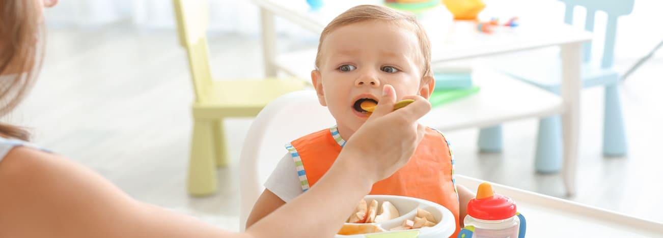 Cómo comenzar la introducción de alimentos sólidos a tu bebé